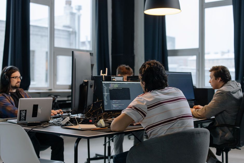 .com vs .io vs .ai for startups